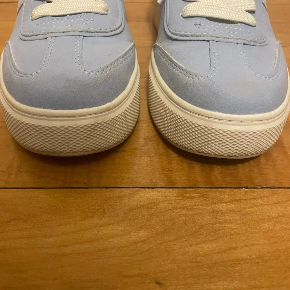 Tommy Hilfiger Women’s Light Blue Lace-Up Sneakers